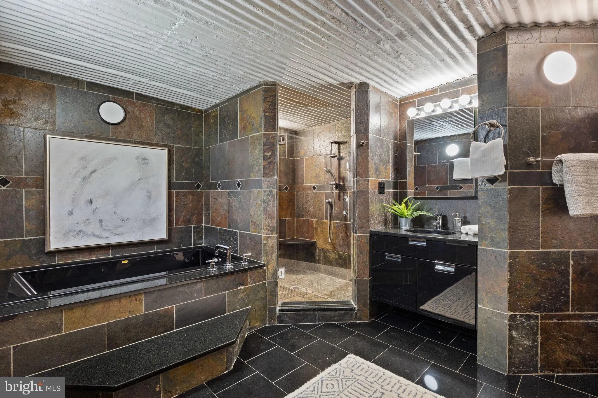 Philadelphia, Pennsylvania 19103, United States, 3 Bedrooms Bedrooms, ,2 BathroomsBathrooms,Residential,Active,225080