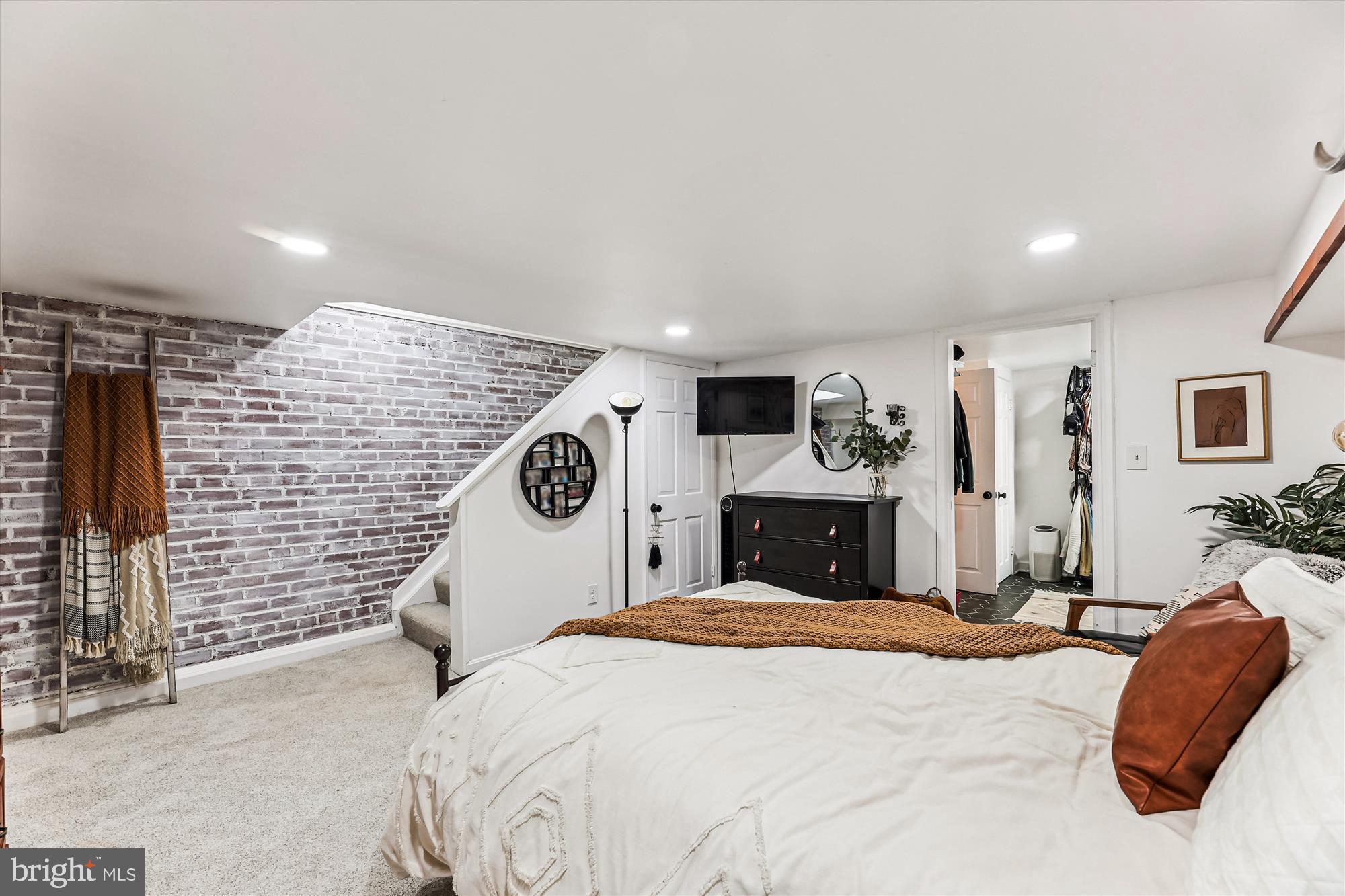 FAIRLINGTON VILLAGES - Residential