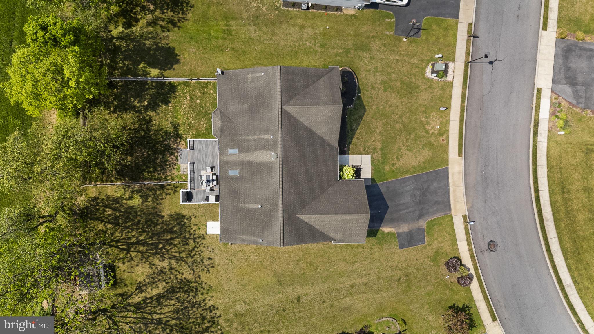 54 WALNUT DR W