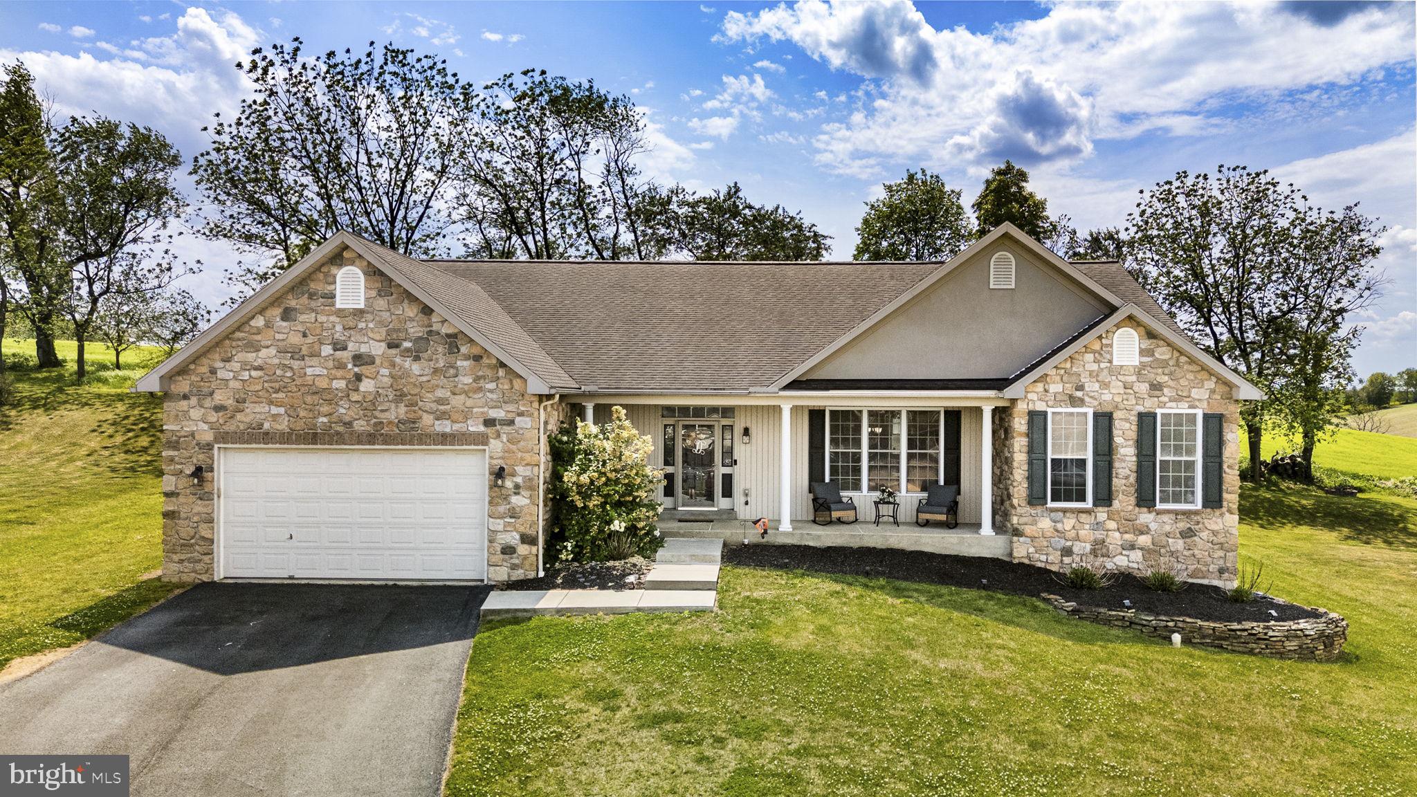 54 WALNUT DR W