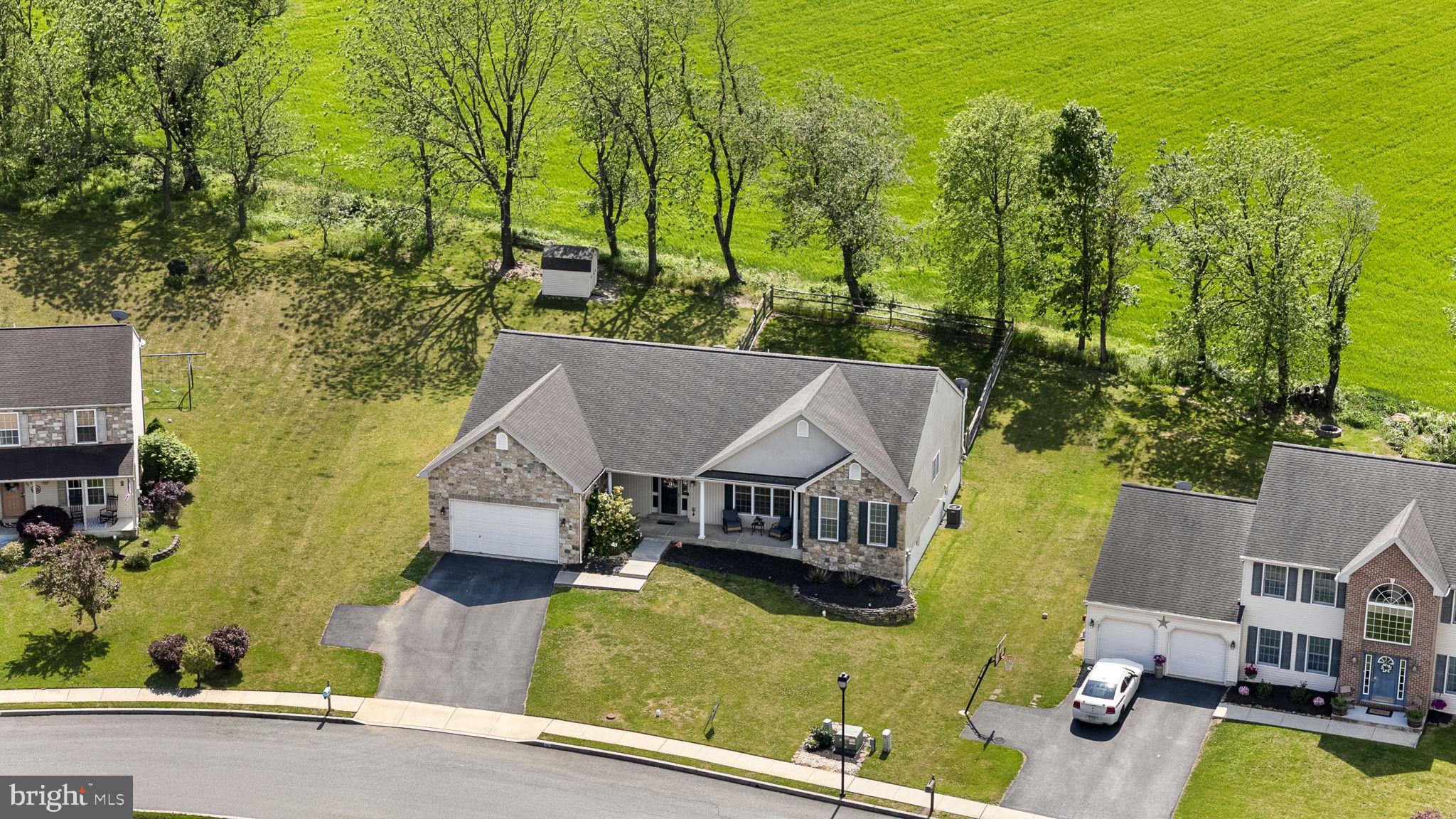 54 WALNUT DR W