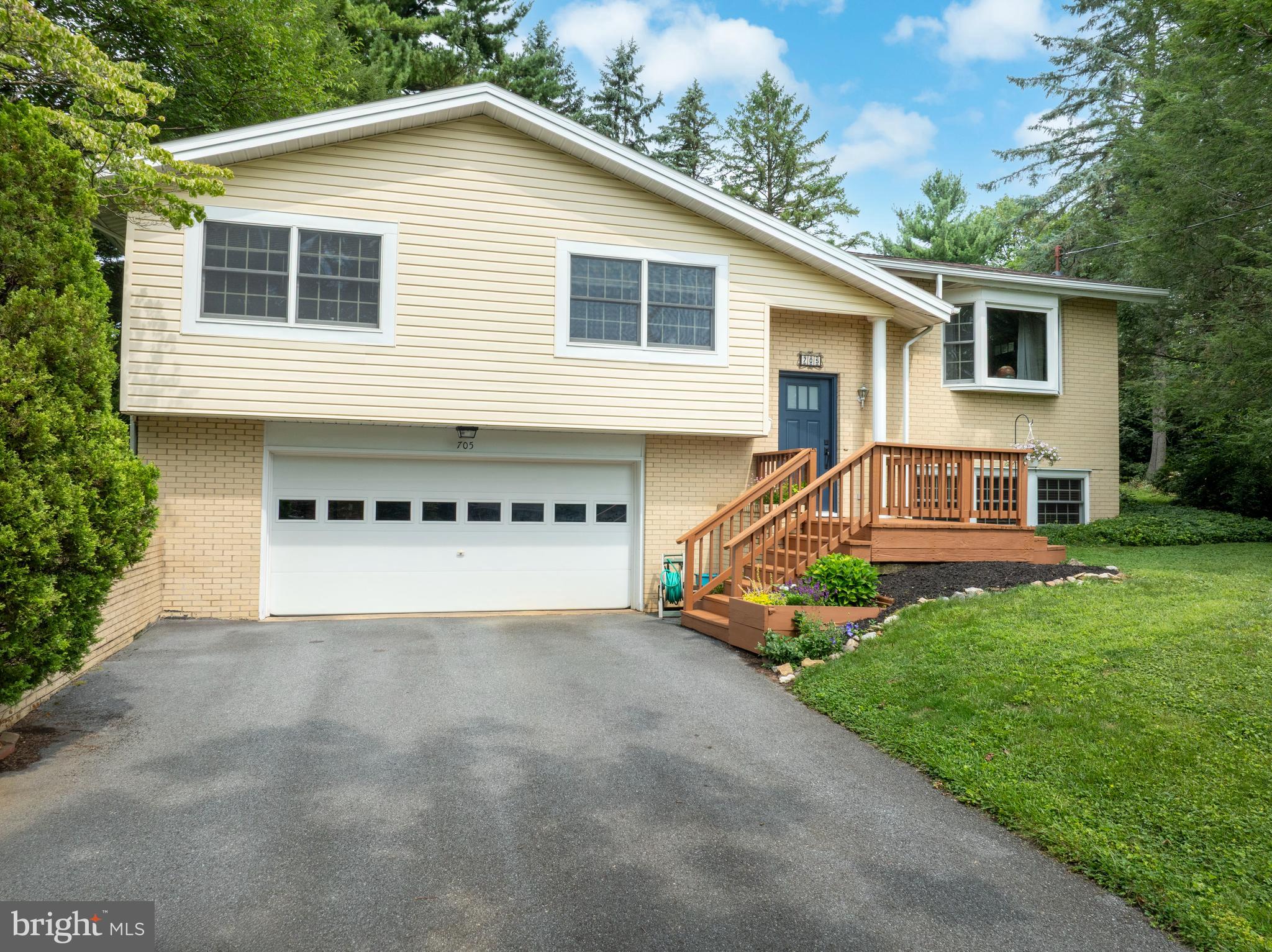 705 WINDSOR COURT