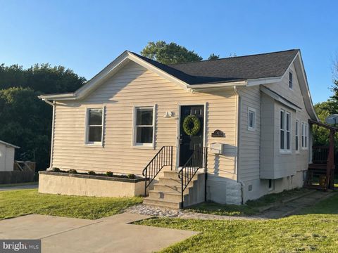 Photo of 30 Fullerton Heights Avenue, BALTIMORE, MD 21236 (MLS # MDBC2164872)