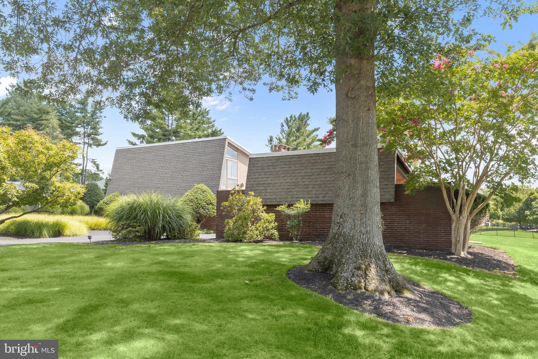 9 STONE HOLLOW COURT