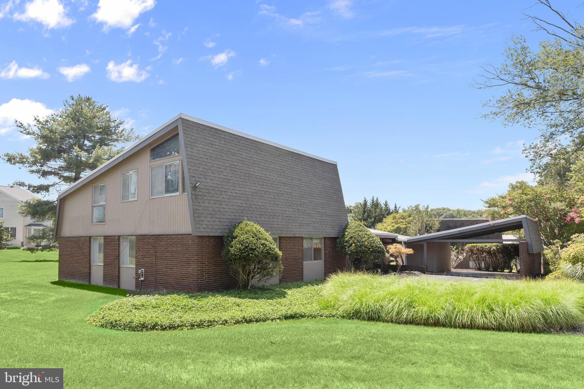 9 STONE HOLLOW COURT