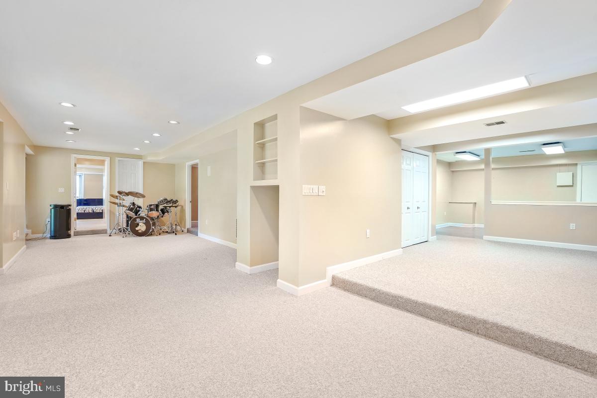 POTOMAC COMMONS - Residential