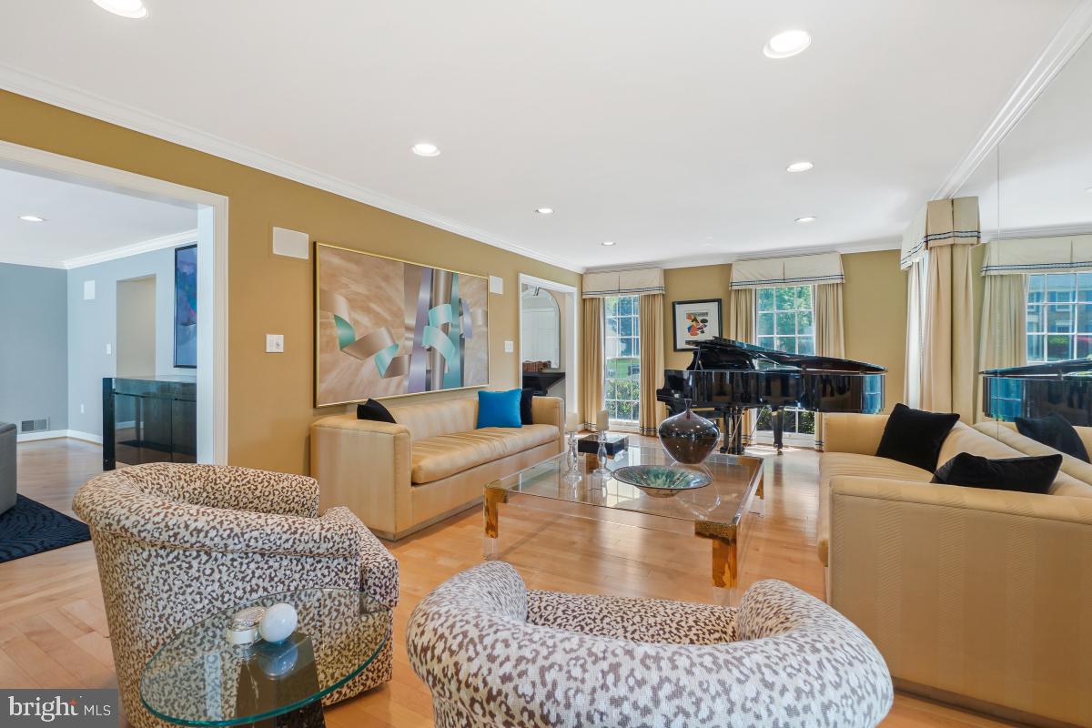 POTOMAC COMMONS - Residential