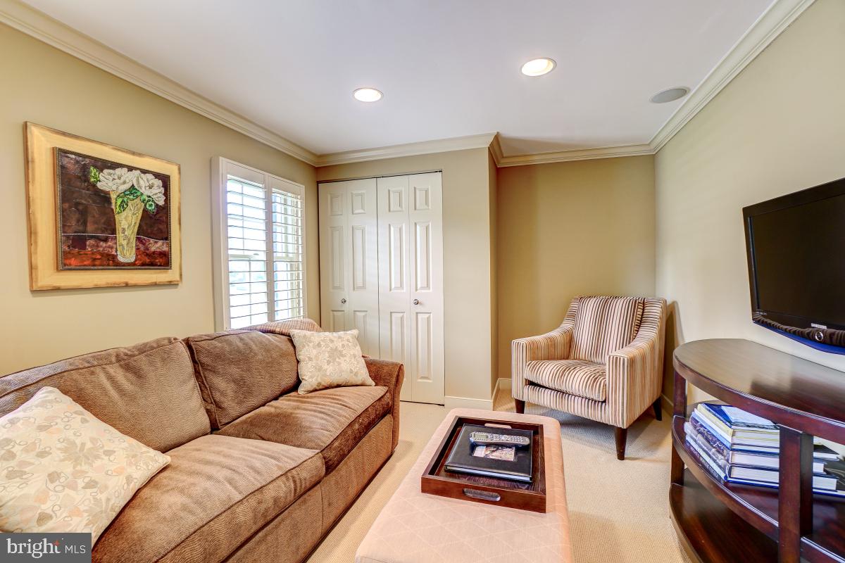 POTOMAC COMMONS - Residential