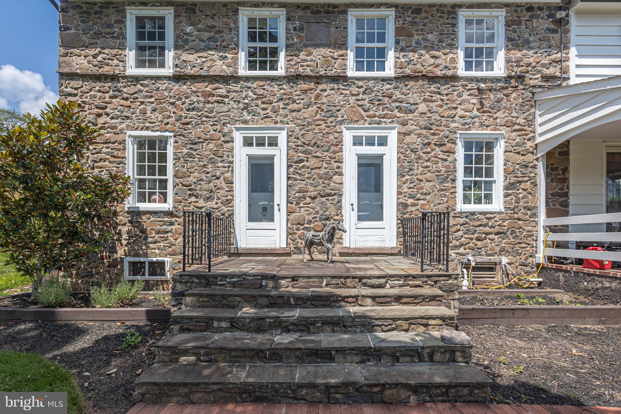 439 BROWNSBURG ROAD W