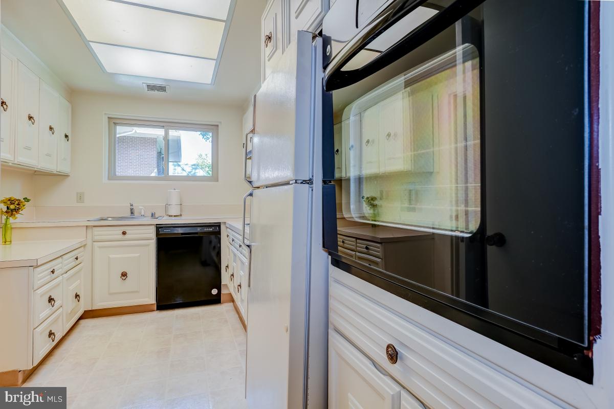 LEISURE WORLD - Residential