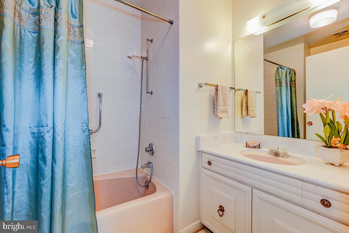 LEISURE WORLD - Residential