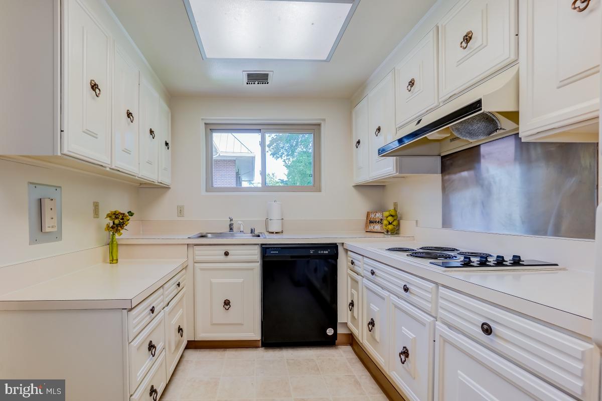 LEISURE WORLD - Residential