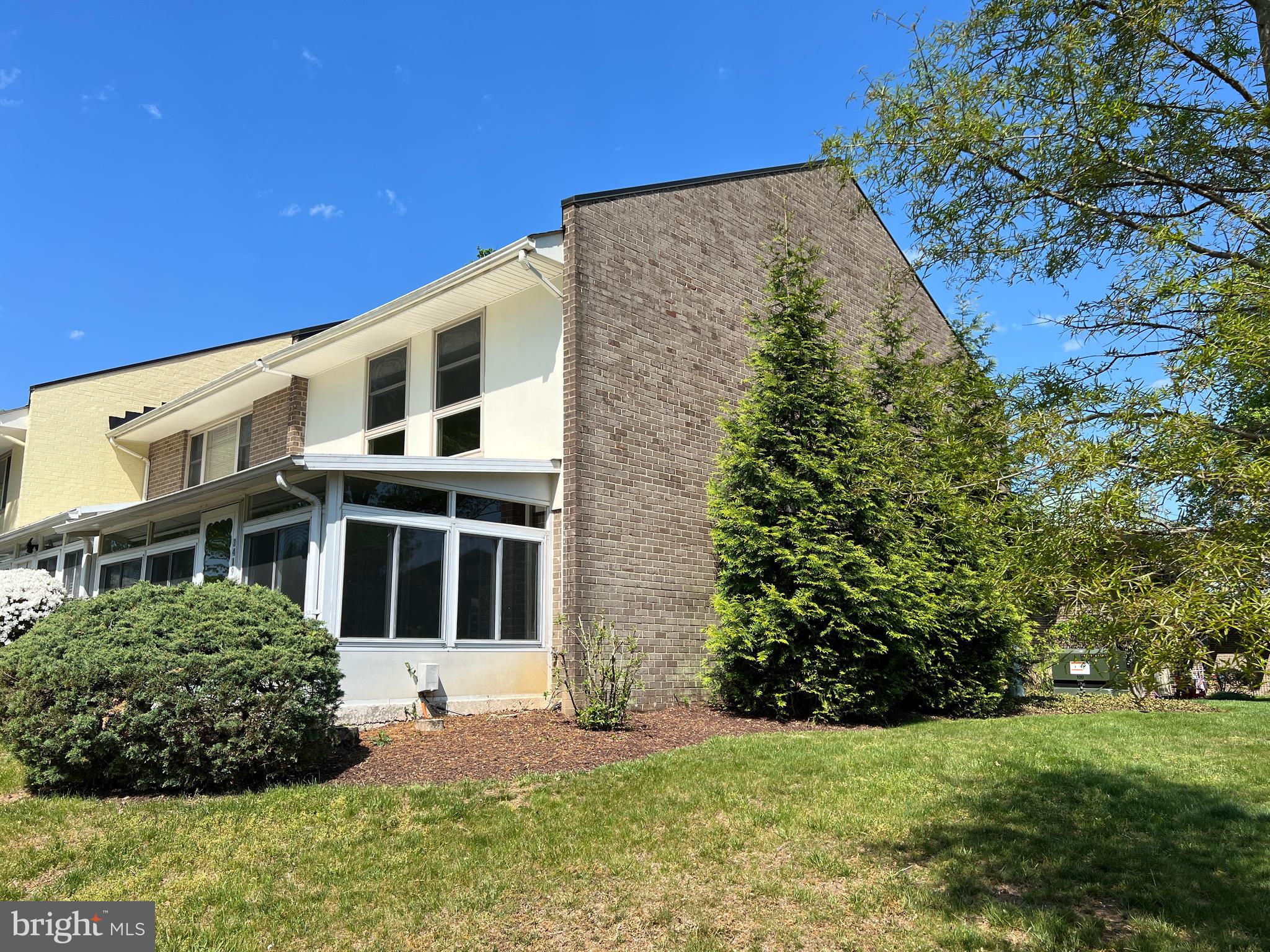 LEISURE WORLD - Residential