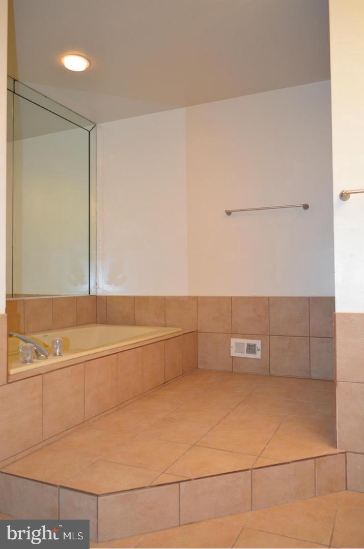 RIVERHILL - Residential Lease