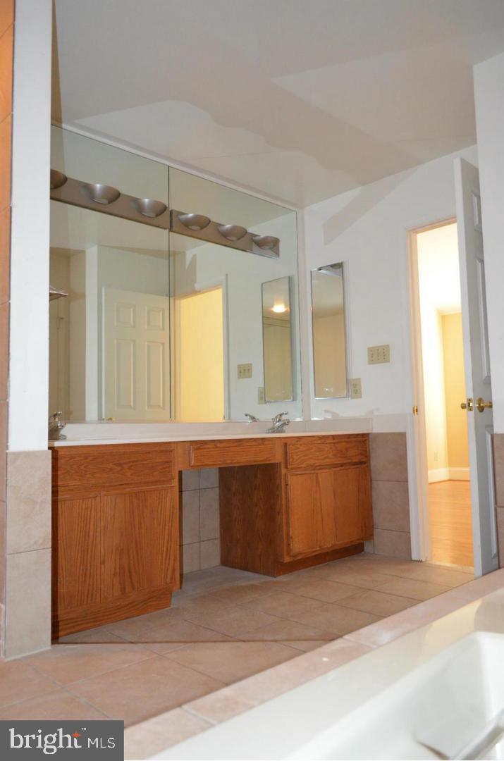 RIVERHILL - Residential Lease