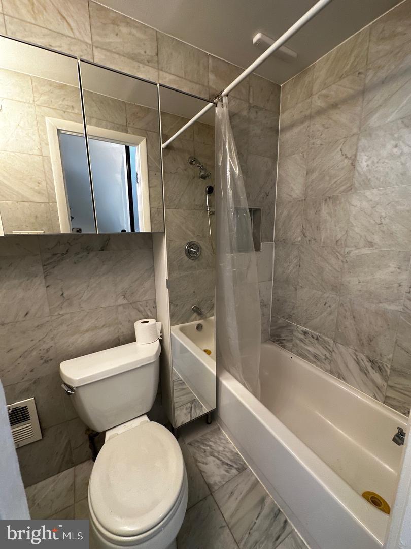 QUEEN VILLAGE - Residential Lease