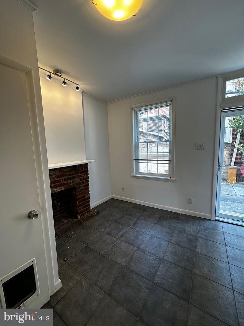 QUEEN VILLAGE - Residential Lease