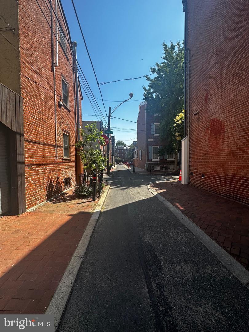 QUEEN VILLAGE - Residential Lease