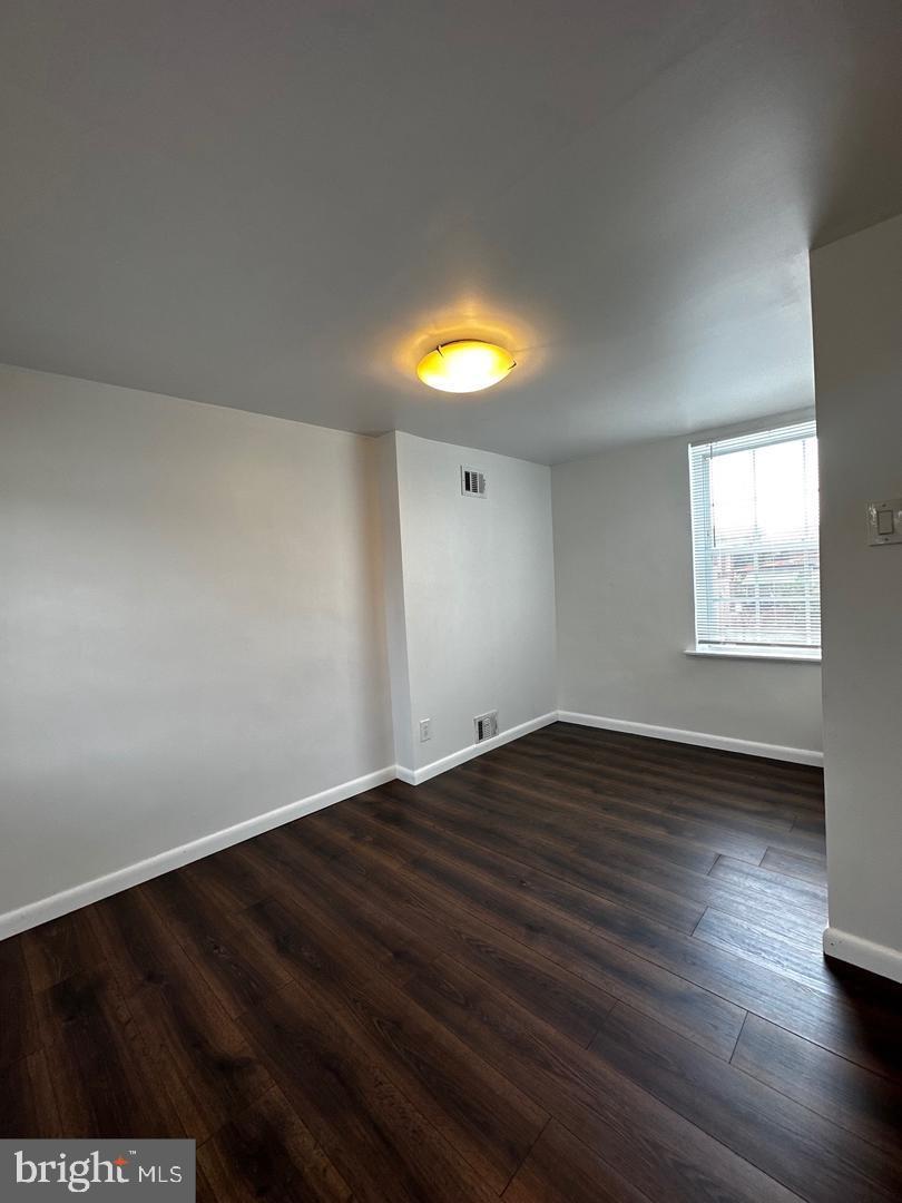 QUEEN VILLAGE - Residential Lease