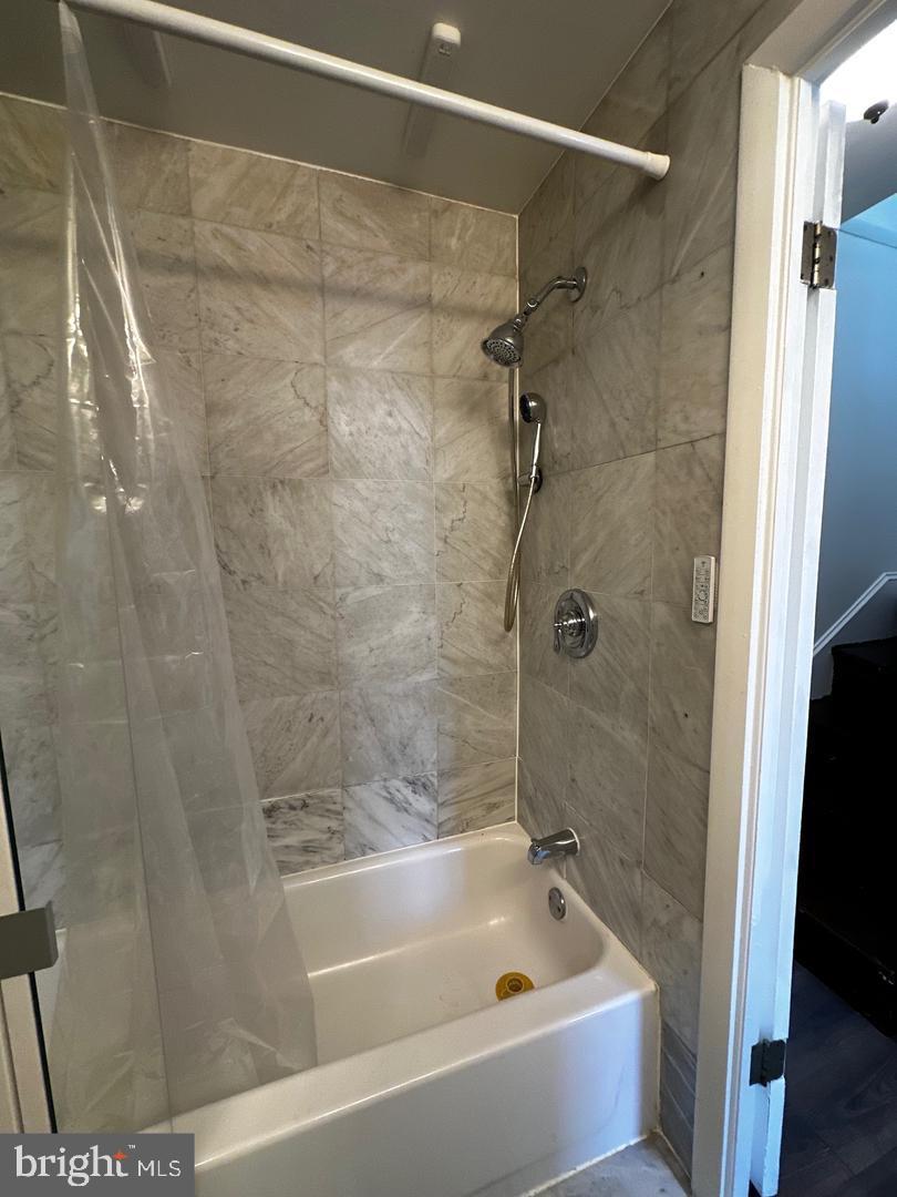 QUEEN VILLAGE - Residential Lease