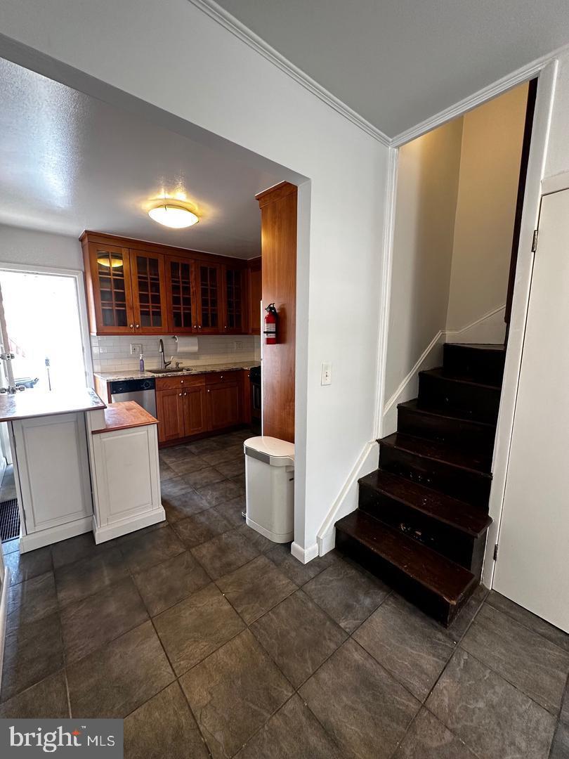 QUEEN VILLAGE - Residential Lease