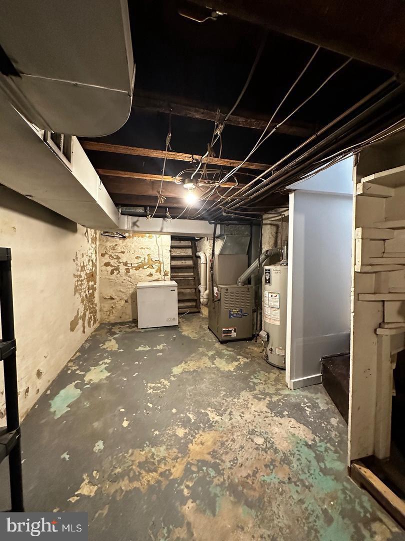 QUEEN VILLAGE - Residential Lease