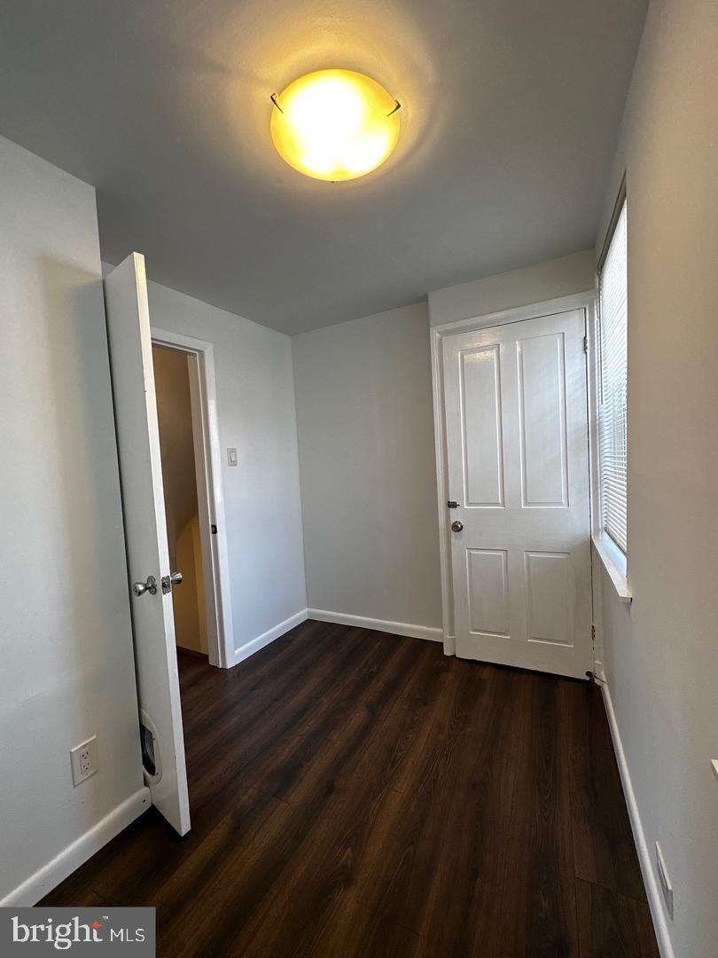 QUEEN VILLAGE - Residential Lease