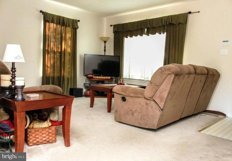 LAUREL GLEN - Residential