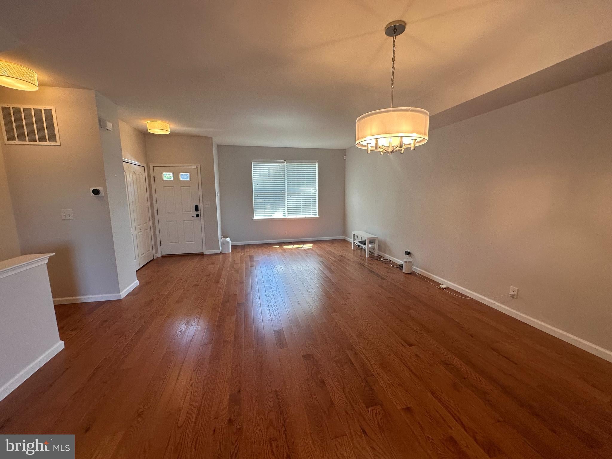 709 E ELM STREET