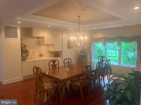 MEADOW BROOK - Residential