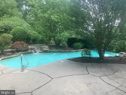 MEADOW BROOK - Residential