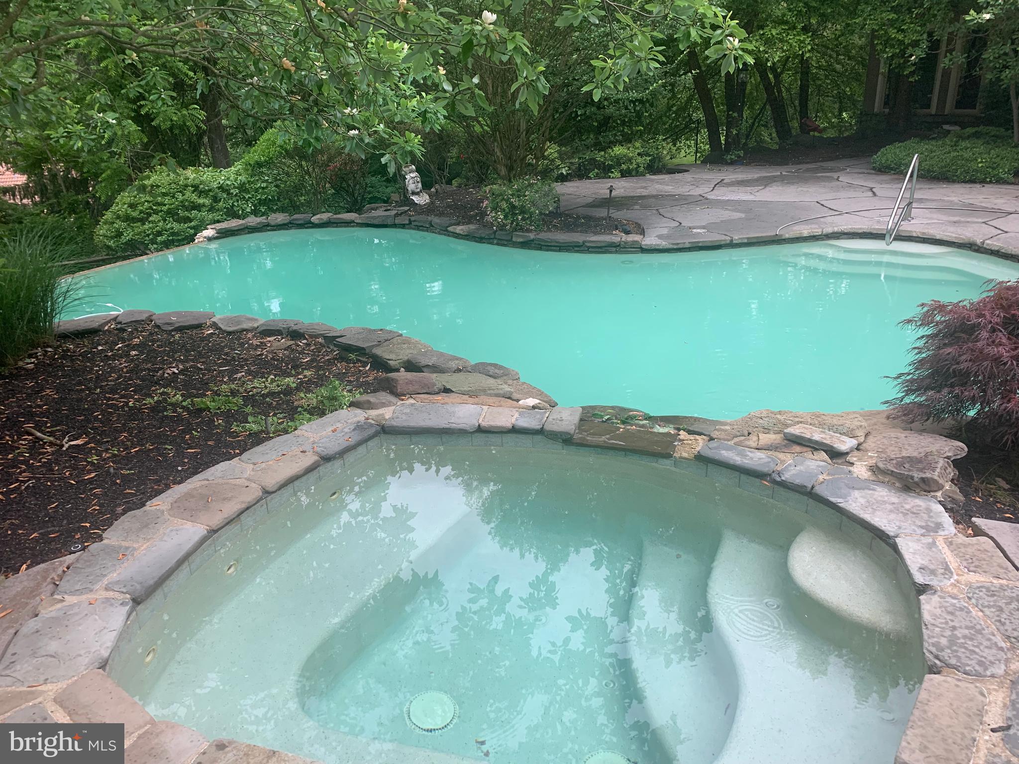 MEADOW BROOK - Residential