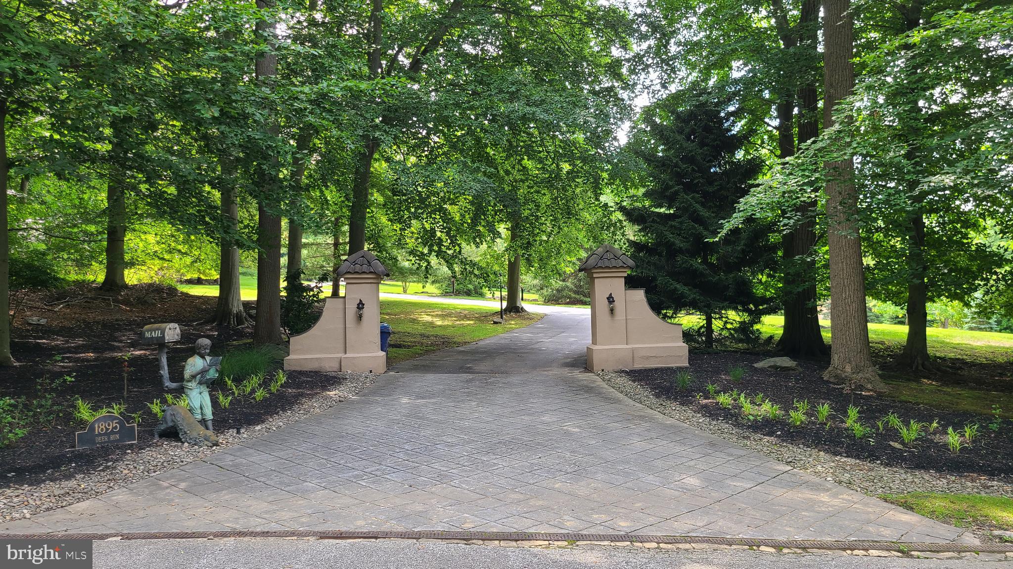 MEADOW BROOK - Residential