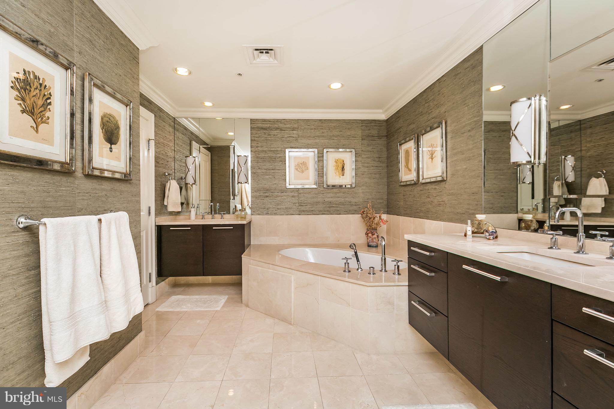 THE RITZ-CARLTON RESIDENCES - Residential