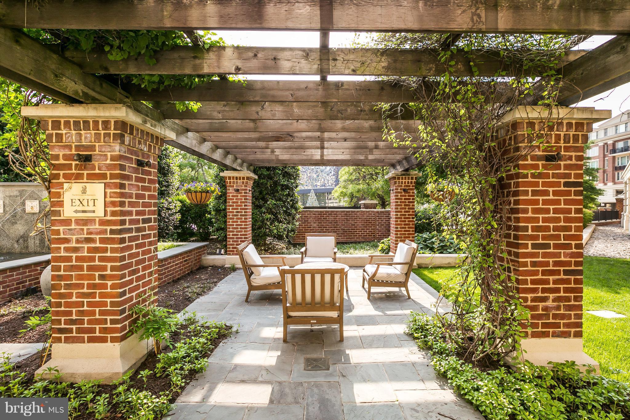 THE RITZ-CARLTON RESIDENCES - Residential