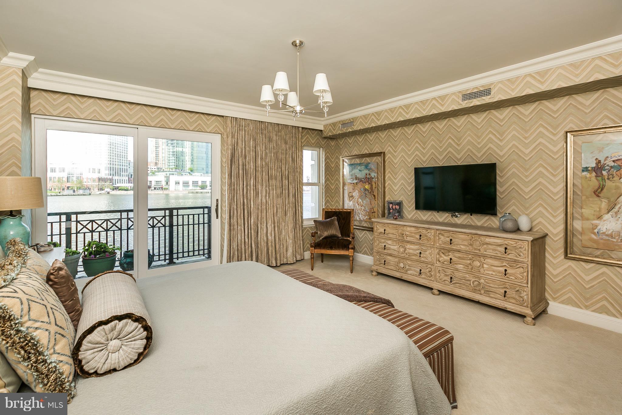 THE RITZ-CARLTON RESIDENCES - Residential