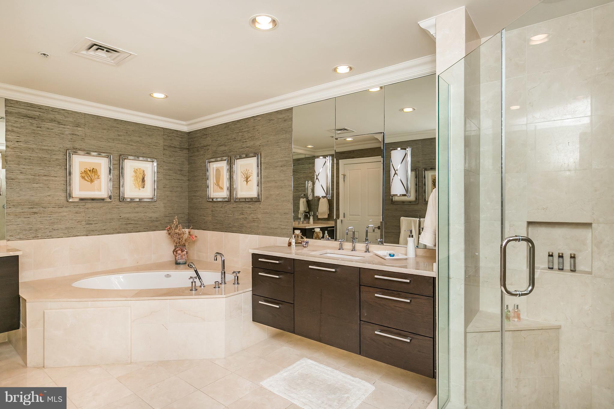 THE RITZ-CARLTON RESIDENCES - Residential