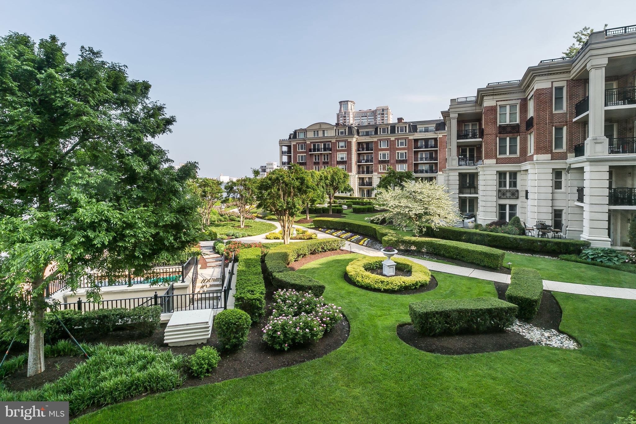 THE RITZ-CARLTON RESIDENCES - Residential