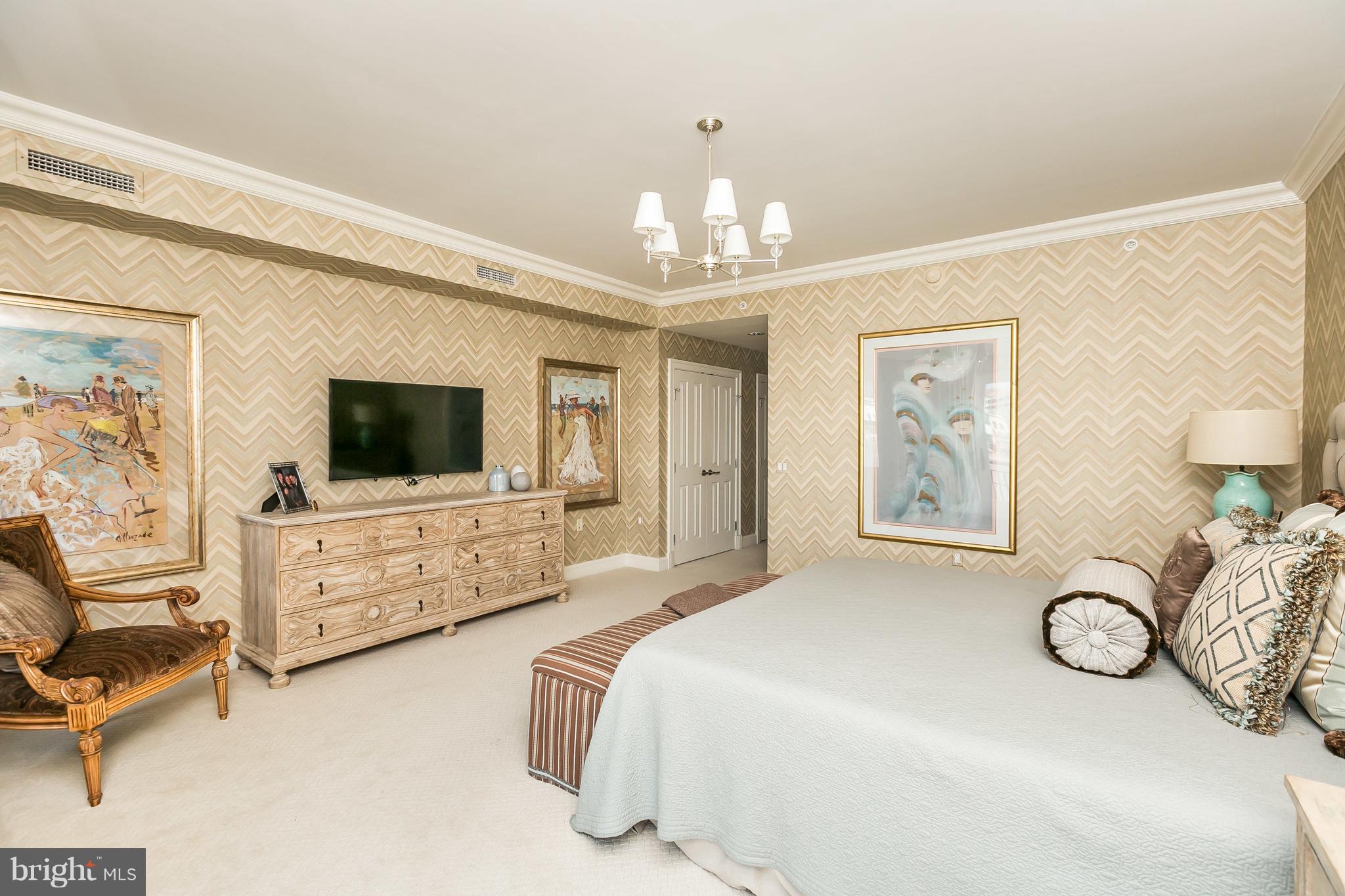 THE RITZ-CARLTON RESIDENCES - Residential