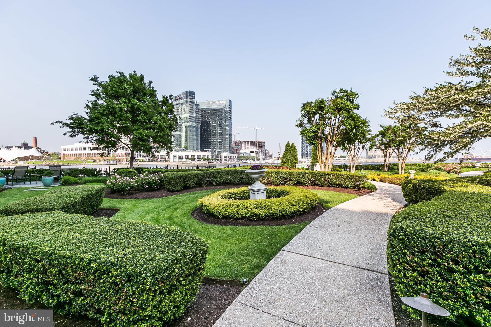 THE RITZ-CARLTON RESIDENCES - Residential