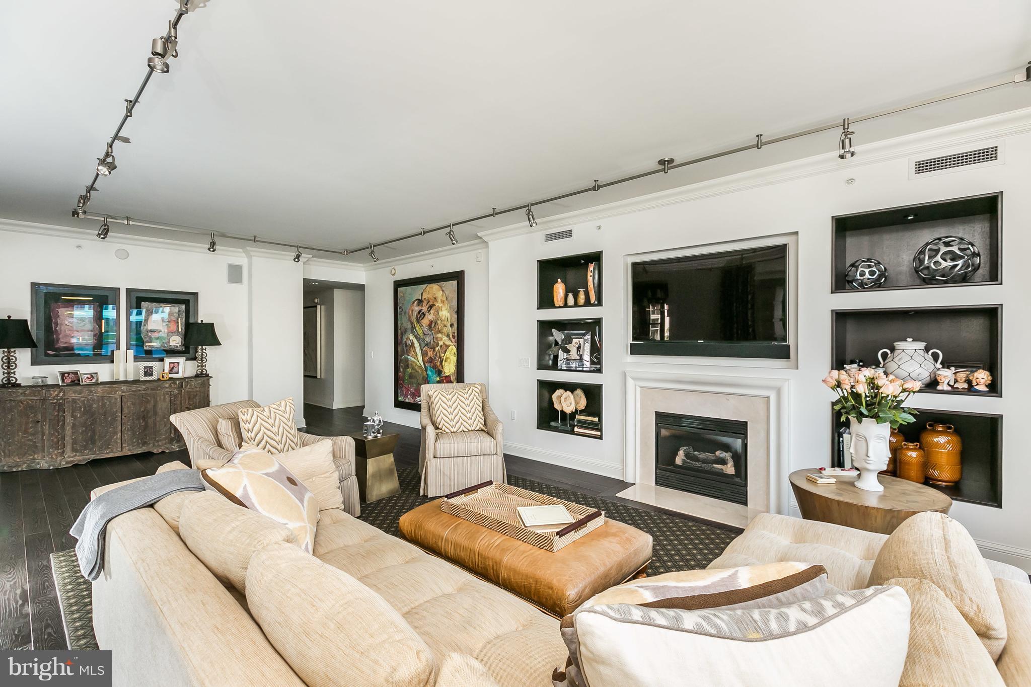 THE RITZ-CARLTON RESIDENCES - Residential