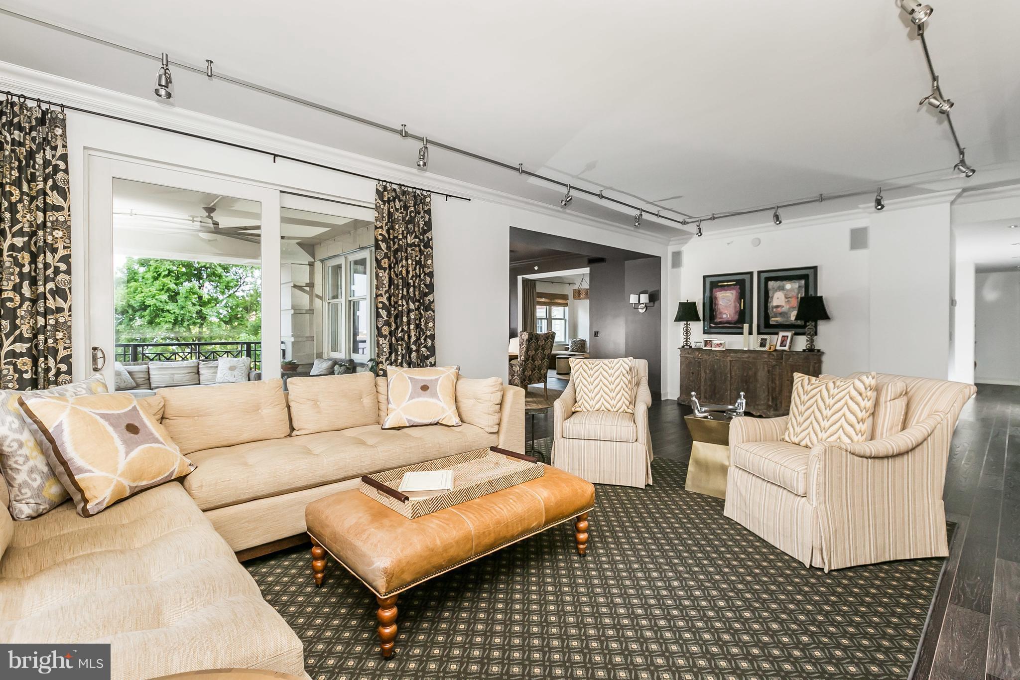 THE RITZ-CARLTON RESIDENCES - Residential