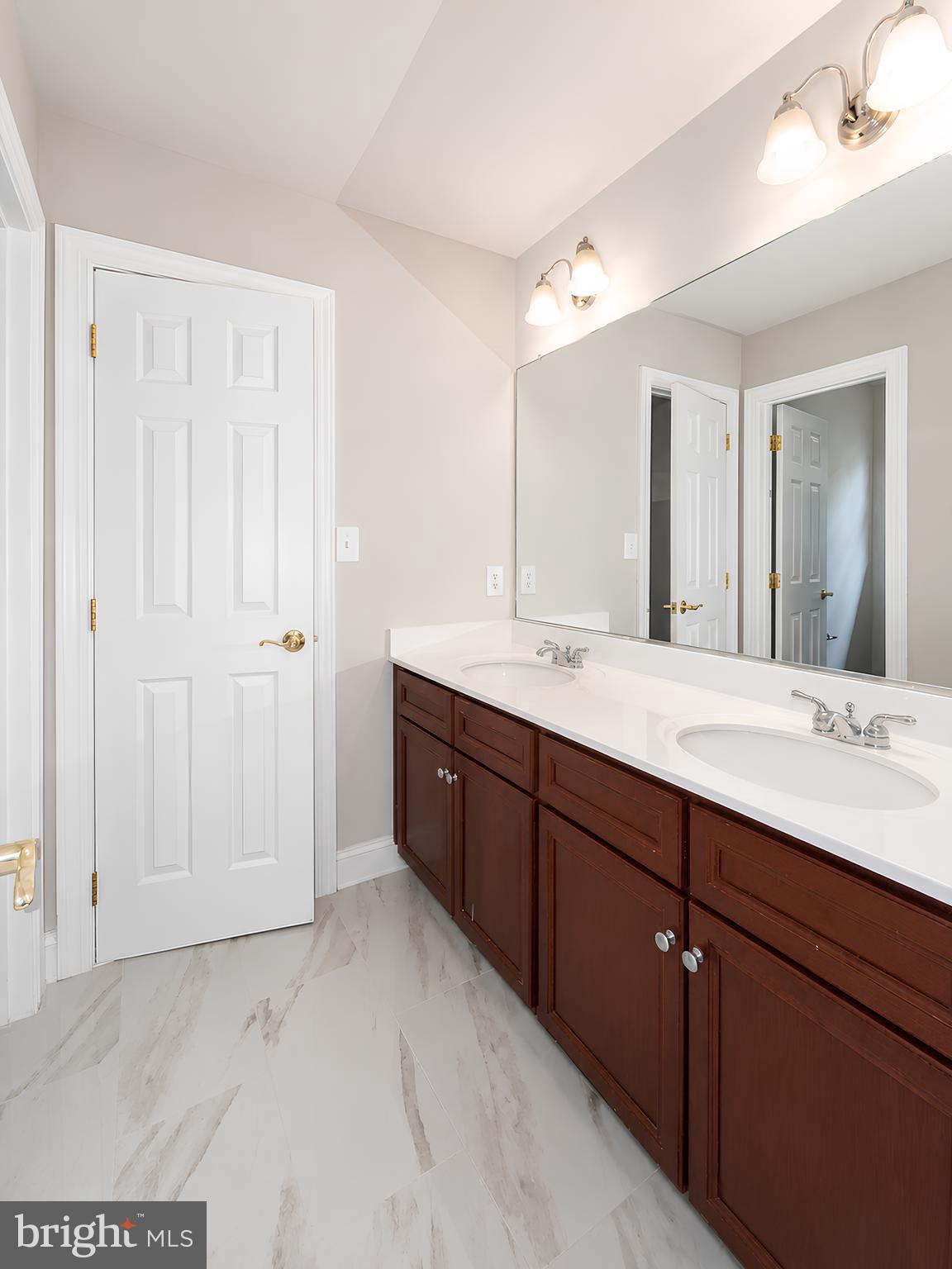 BROADLANDS - Residential