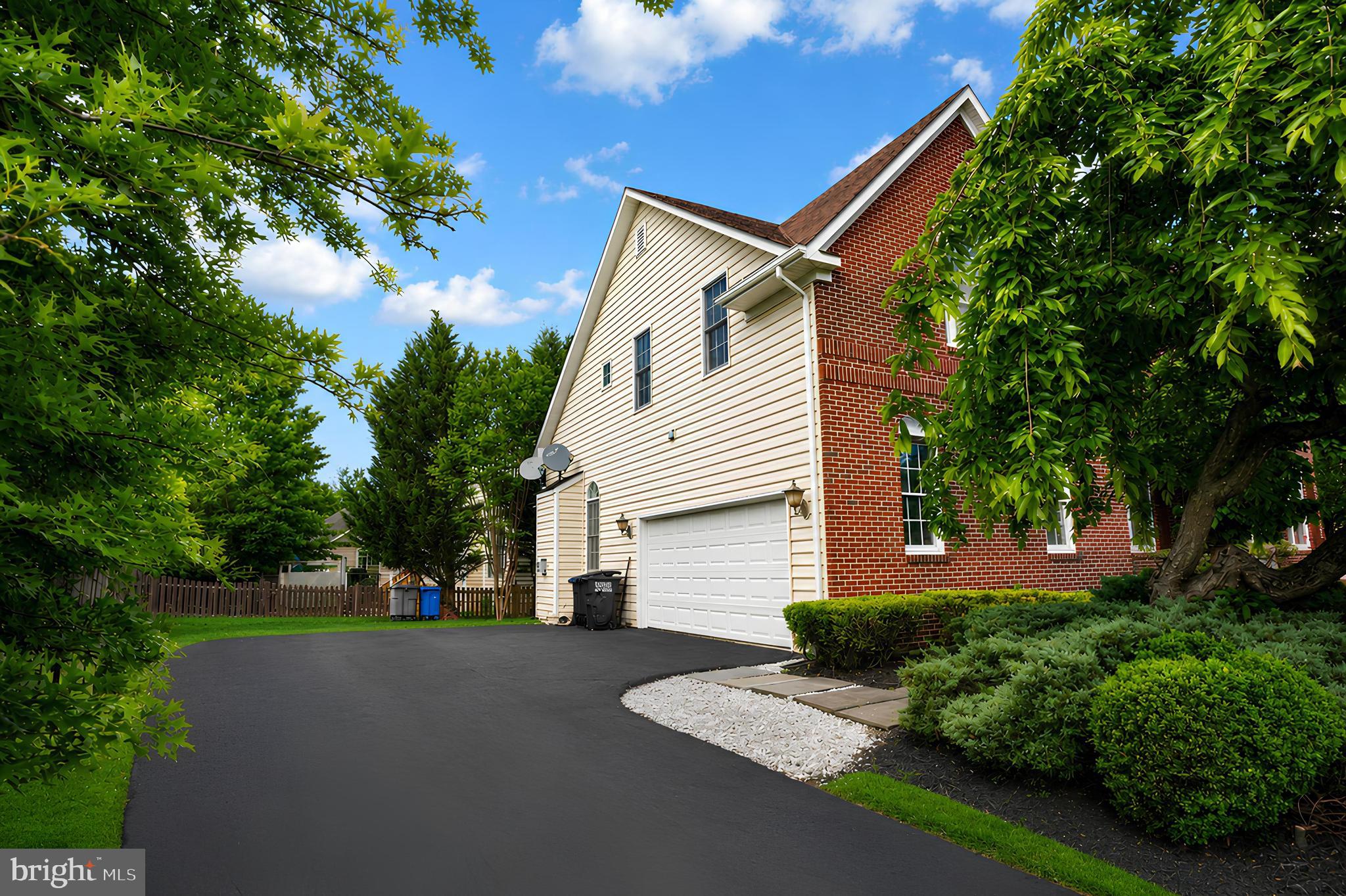 BROADLANDS - Residential