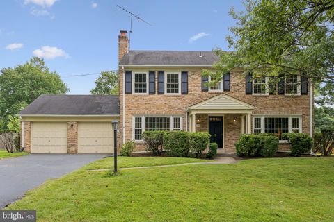 Photo of 17 Orchard Way, POTOMAC, MD 20854 (MLS # MDMC2196158)