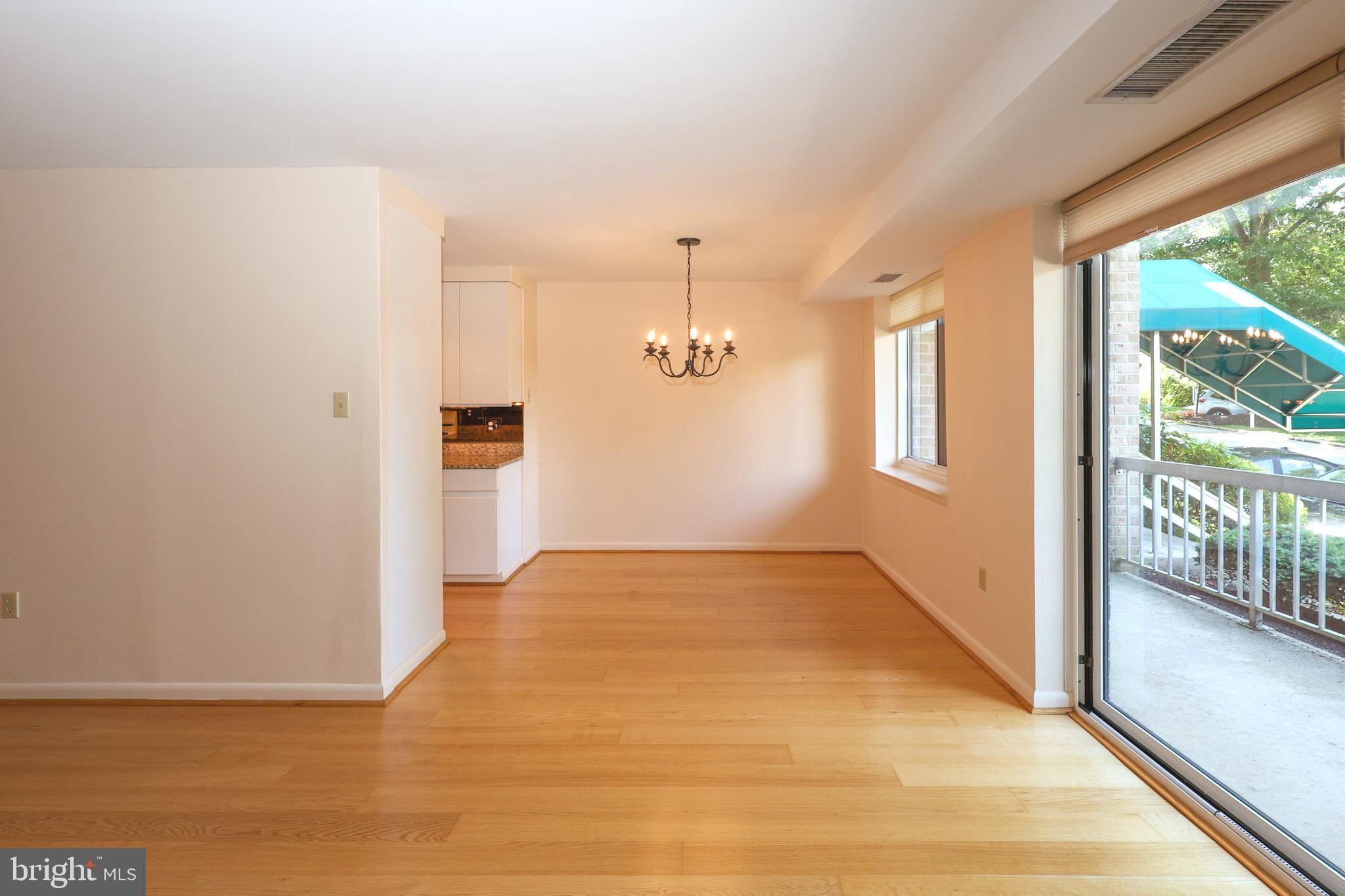 1637 OAKWOOD DRIVE S-122
