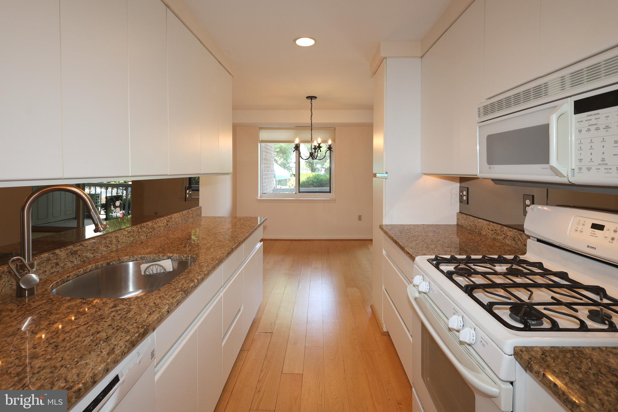 1637 OAKWOOD DRIVE S-122