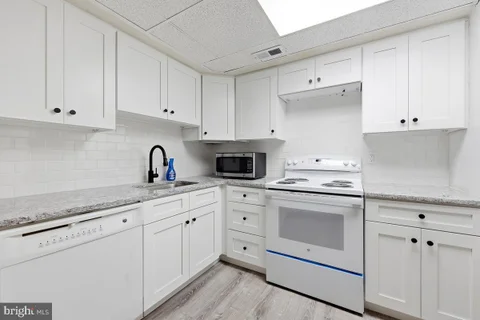 MLS: NJCD2123558