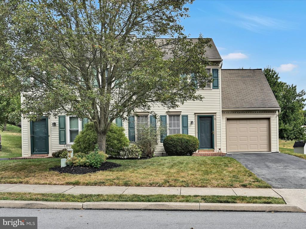 Photo of 25 Yorkshire Court, ELIZABETHTOWN, PA 17022 (MLS # PALA2075612)