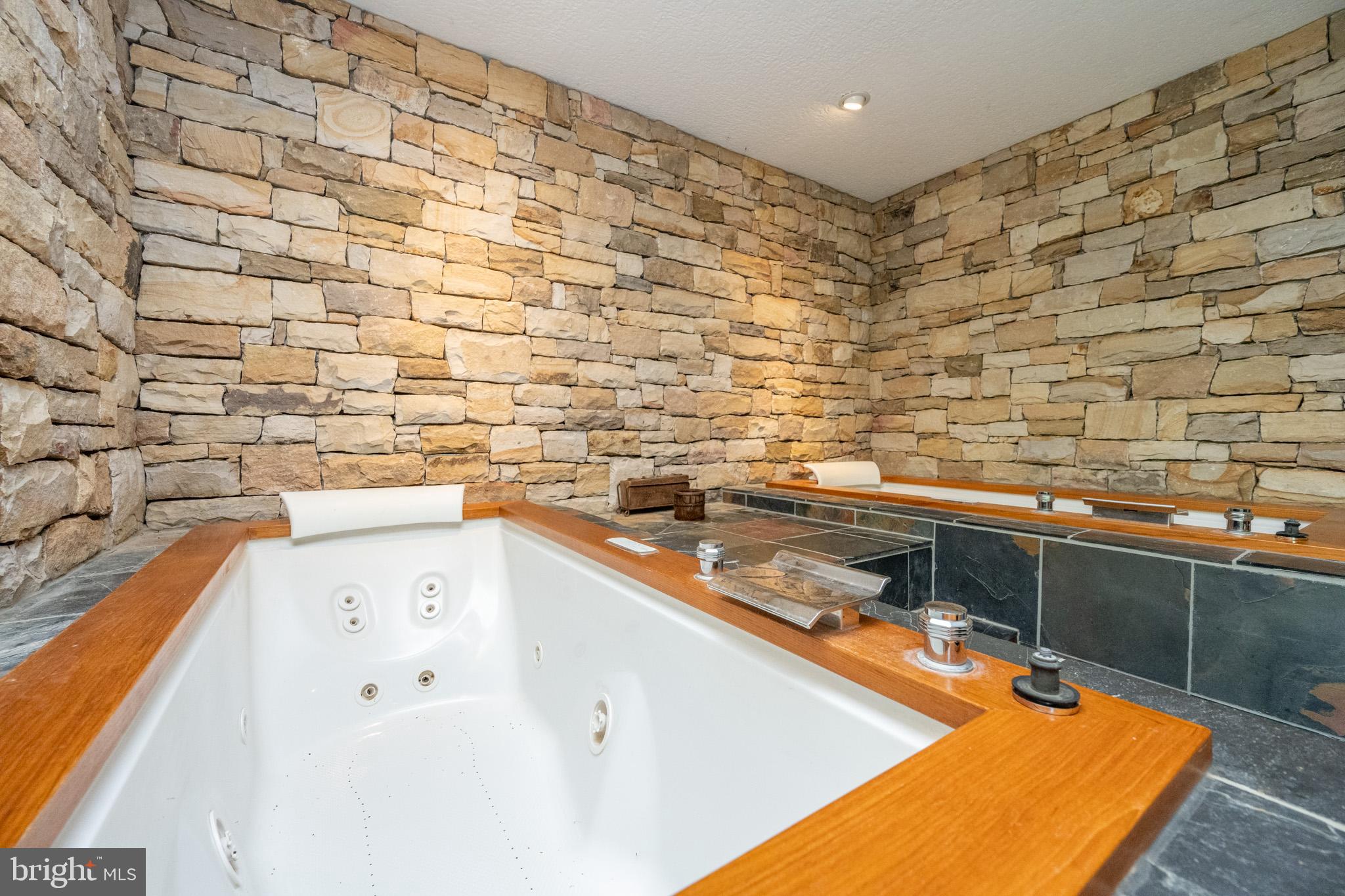 BOULDER RIDGE - Residential